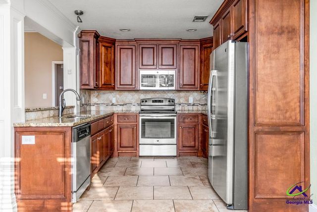 220 Summerstone Bend, Byron, GA 31008