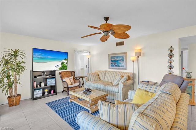 601 Beachwalk CIR 101, Naples, FL 34108