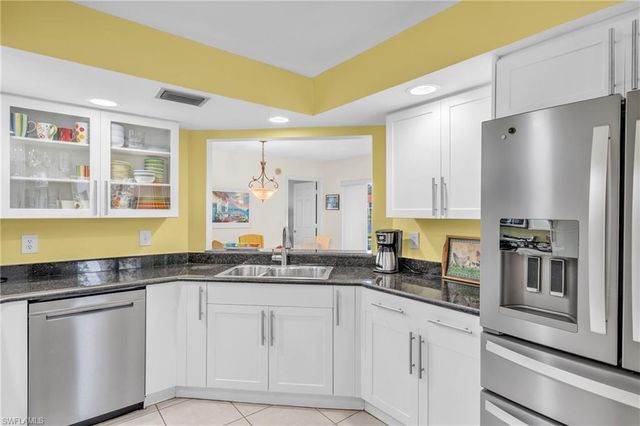 601 Beachwalk CIR 101, Naples, FL 34108