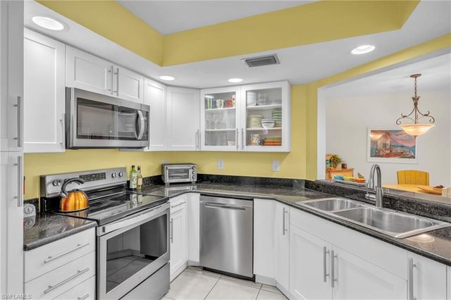 601 Beachwalk CIR 101, Naples, FL 34108
