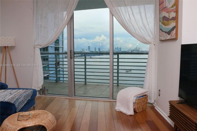 325 S Biscayne Blvd 1523, Miami, FL 33131