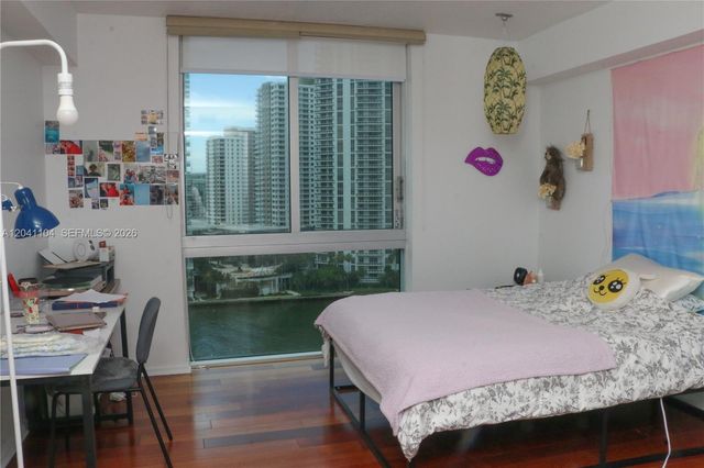 325 S Biscayne Blvd 1523, Miami, FL 33131