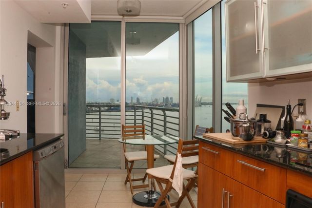 325 S Biscayne Blvd 1523, Miami, FL 33131