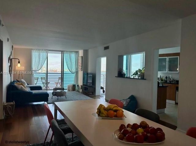 325 S Biscayne Blvd 1523, Miami, FL 33131