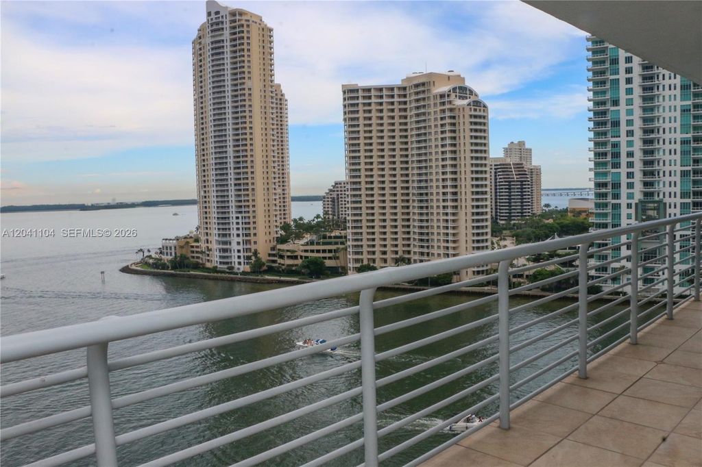 325 S Biscayne Blvd 1523, Miami, FL 33131