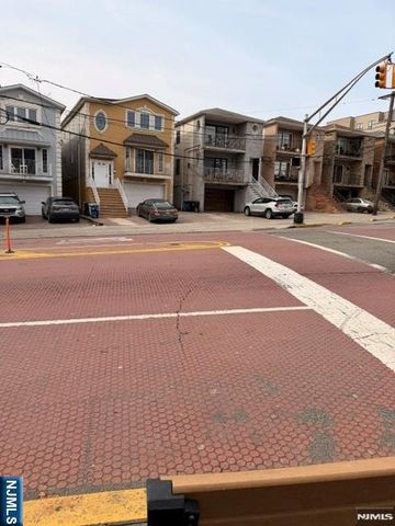 61 71st Street 1, Guttenberg, NJ 07093