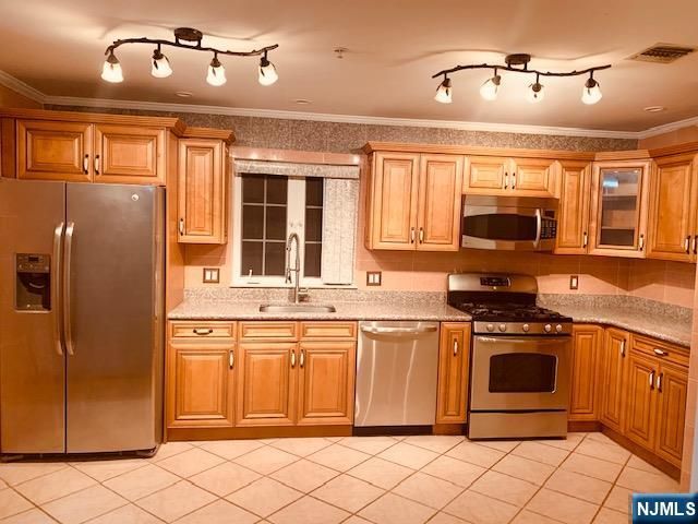61 71st Street 1, Guttenberg, NJ 07093