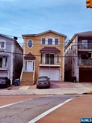 61 71st Street 1, Guttenberg, NJ 07093