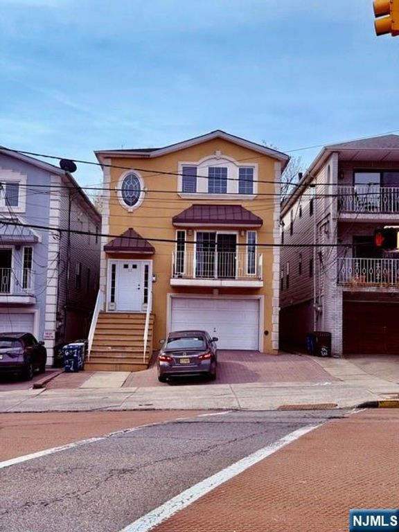 61 71st Street 1, Guttenberg, NJ 07093