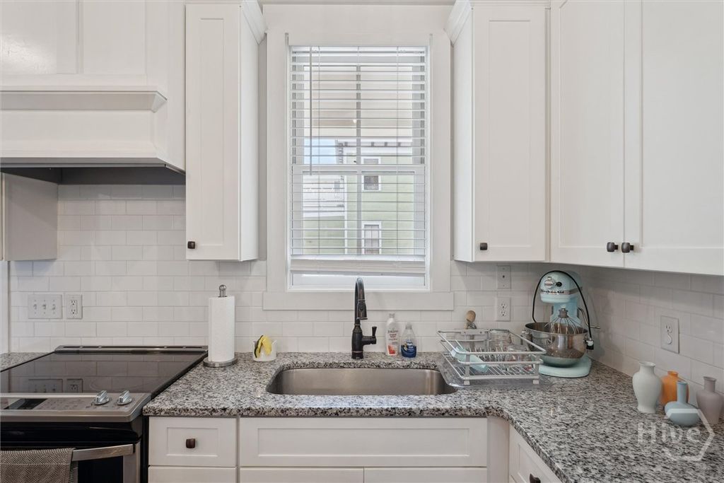 Image 12 of property listing at 714 Tattnall Street, Savannah, GA 31401