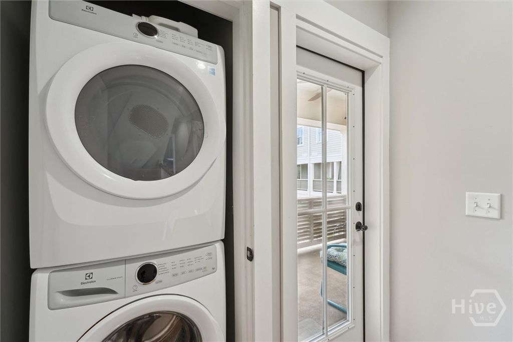 Image 14 of property listing at 714 Tattnall Street, Savannah, GA 31401