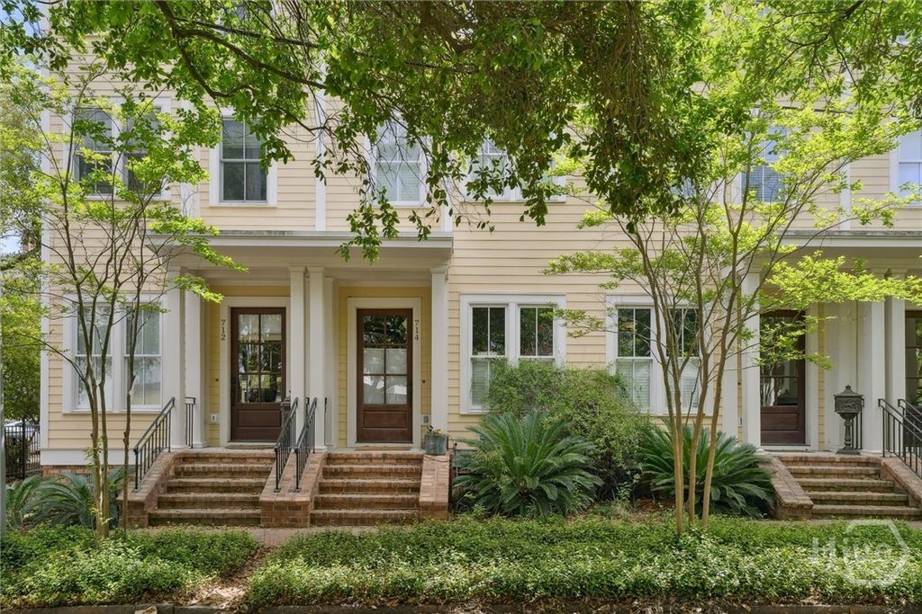Image 2 of property listing at 714 Tattnall Street, Savannah, GA 31401