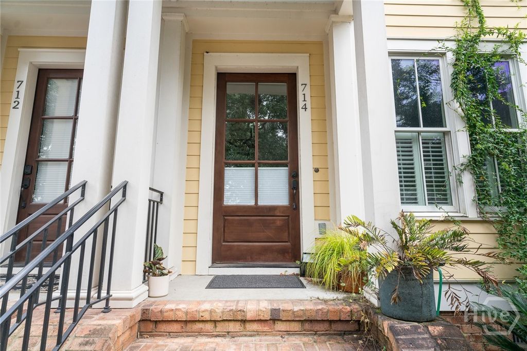 Image 3 of property listing at 714 Tattnall Street, Savannah, GA 31401