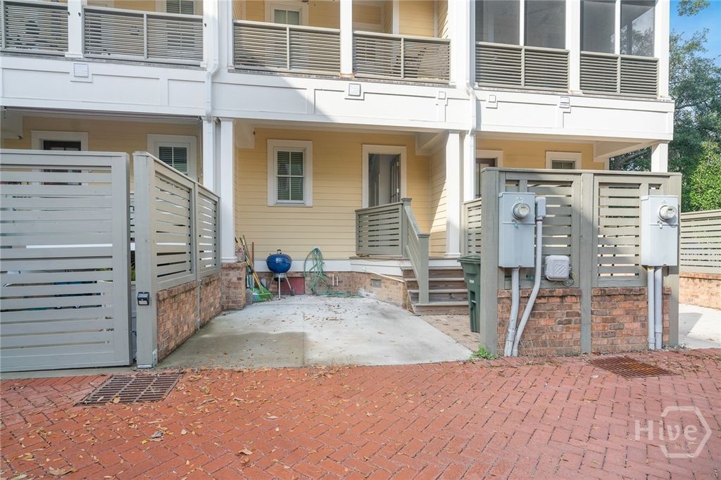 Image 32 of property listing at 714 Tattnall Street, Savannah, GA 31401