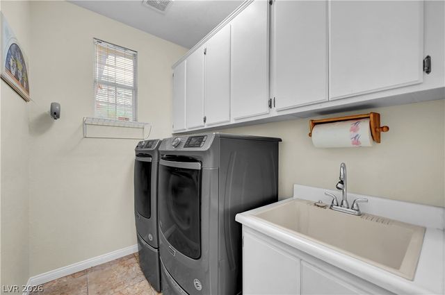 8421 Willow Point Court, Las Vegas, NV 89128