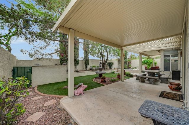 8421 Willow Point Court, Las Vegas, NV 89128