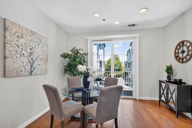 461 Bedford Loop, Mountain View, CA 94043