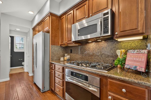 461 Bedford Loop, Mountain View, CA 94043
