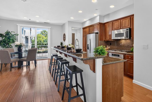 461 Bedford Loop, Mountain View, CA 94043