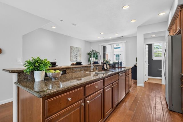 461 Bedford Loop, Mountain View, CA 94043