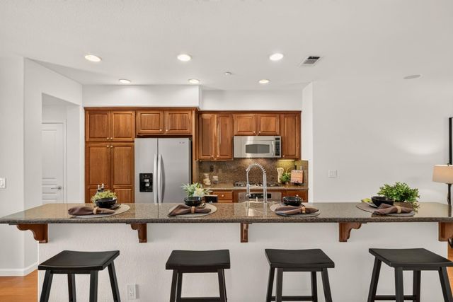 461 Bedford Loop, Mountain View, CA 94043
