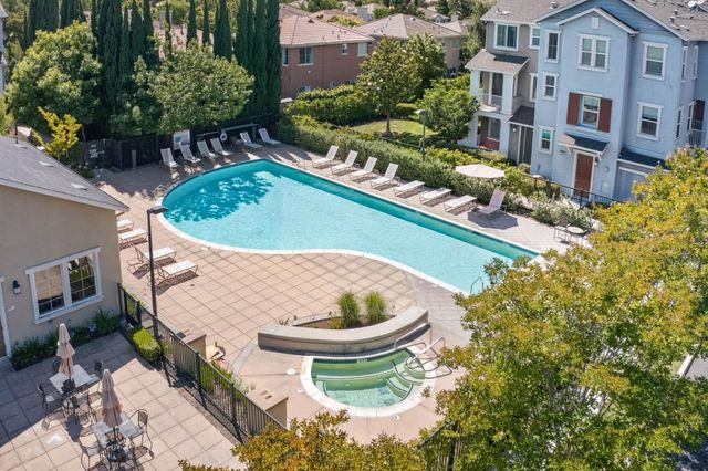 461 Bedford Loop, Mountain View, CA 94043