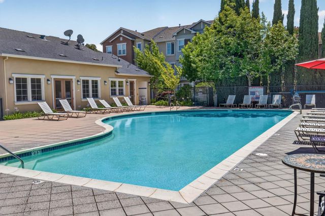 461 Bedford Loop, Mountain View, CA 94043