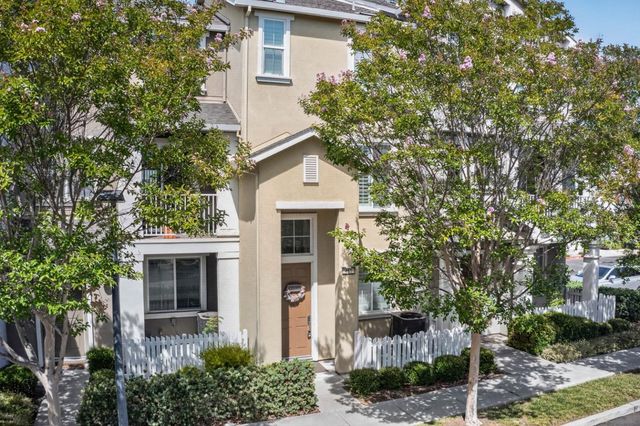 461 Bedford Loop, Mountain View, CA 94043