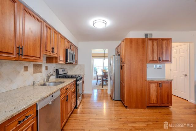 46 Lynn Court, North Brunswick, NJ 08902