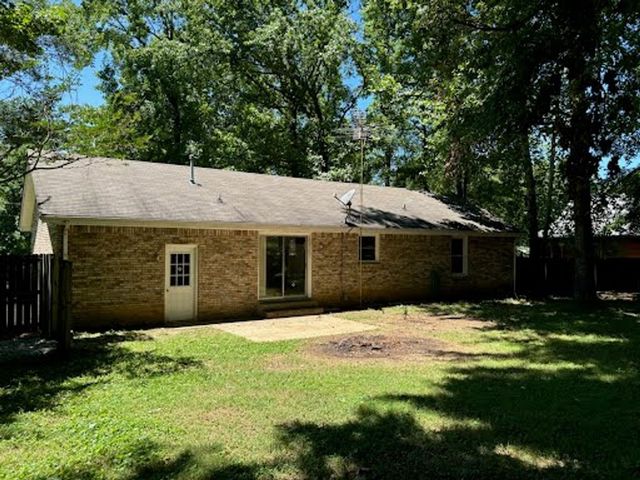 171 W Regent Dr, Clarksville, TN 37043