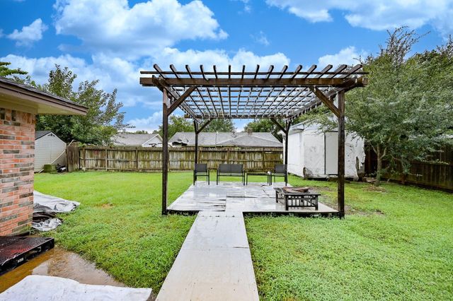 355 Skywood Drive, Houston, TX 77090