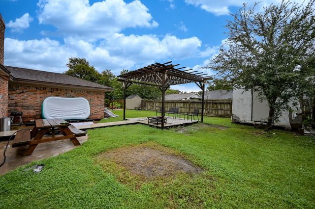 355 Skywood Drive, Houston, TX 77090