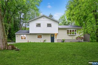 9 Somerset Place, West Milford, NJ 07480
