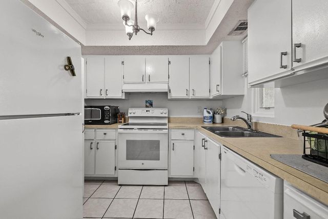 1563 SE Royal Green Cir Apt B203, Port St Lucie, FL 34952