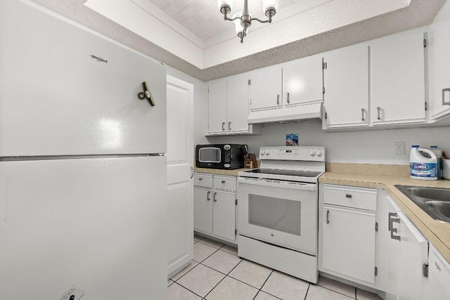 1563 SE Royal Green Cir Apt B203, Port St Lucie, FL 34952