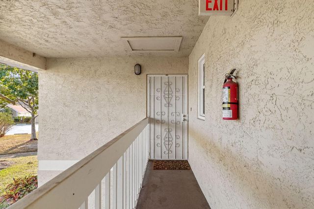 1563 SE Royal Green Cir Apt B203, Port St Lucie, FL 34952