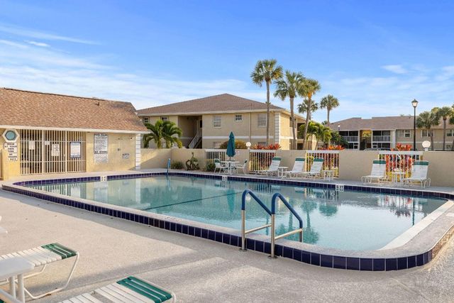 1563 SE Royal Green Cir Apt B203, Port St Lucie, FL 34952