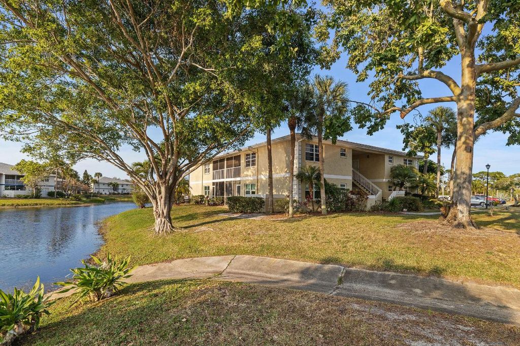 1563 SE Royal Green Cir Apt B203, Port St Lucie, FL 34952