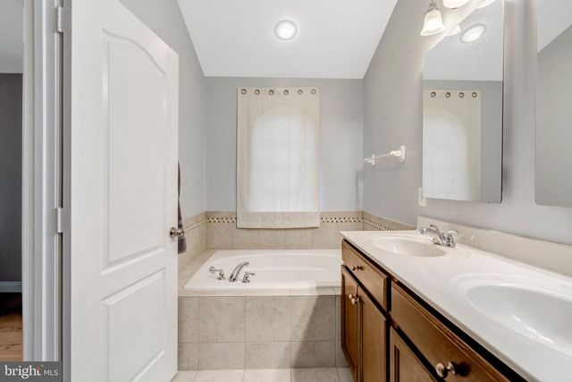 4302 POTOMAC HIGHLANDS CIR, Triangle, VA 22172