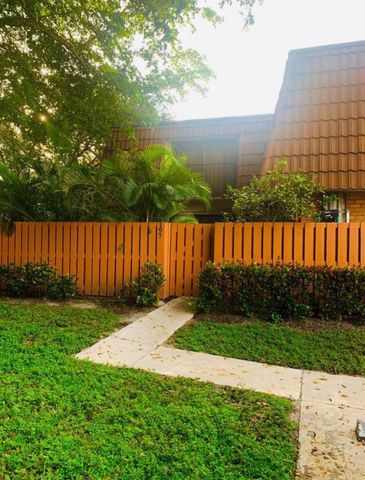 197 Charter Way, West Palm Beach, FL 33407