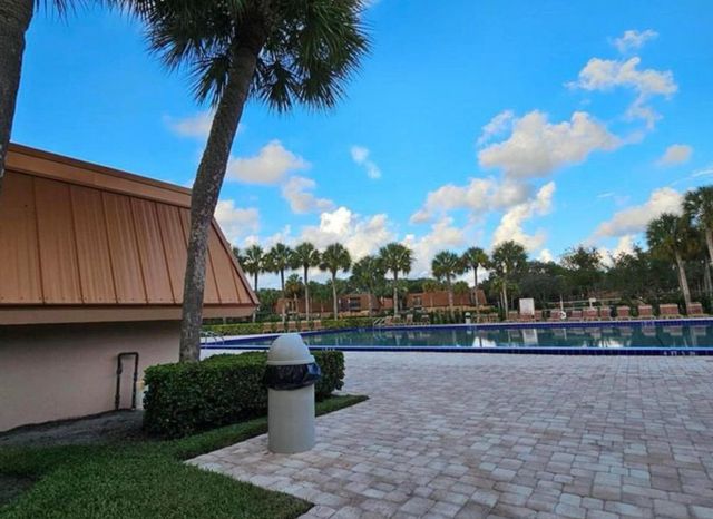 197 Charter Way, West Palm Beach, FL 33407