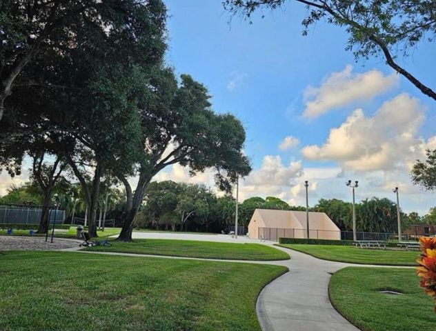 197 Charter Way, West Palm Beach, FL 33407