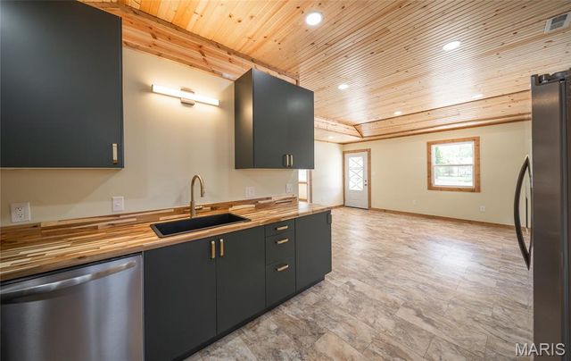 94 S Carson Street, St James, MO 65559