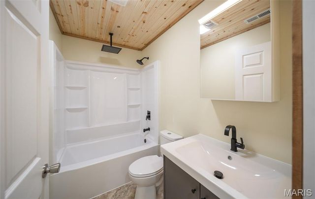 94 S Carson Street, St James, MO 65559