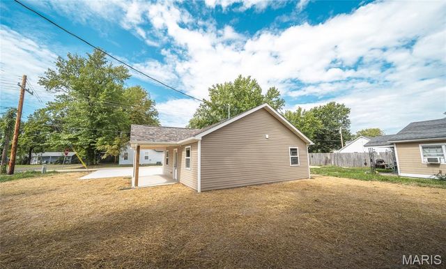 94 S Carson Street, St James, MO 65559