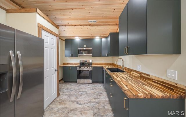 94 S Carson Street, St James, MO 65559