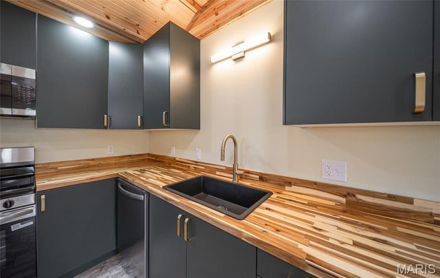 94 S Carson Street, St James, MO 65559