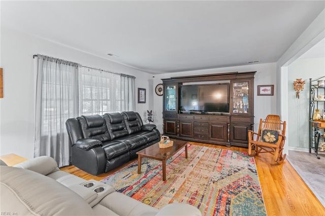 7899 Yacht Haven RD, Gloucester Point, VA 23062