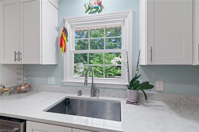 7899 Yacht Haven RD, Gloucester Point, VA 23062
