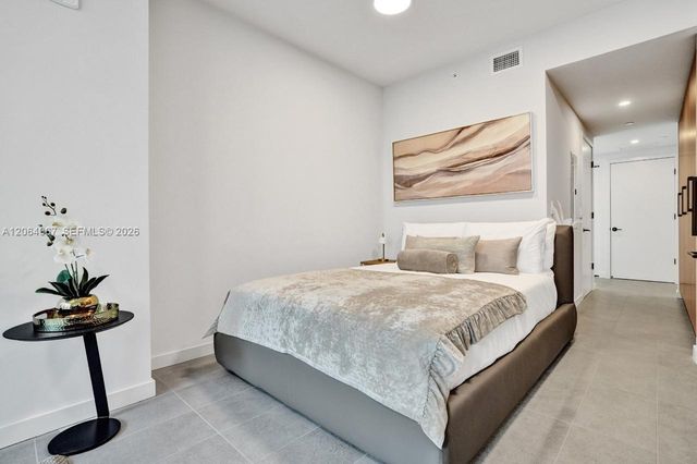 121 NE 5th St 512B, Miami, FL 33132